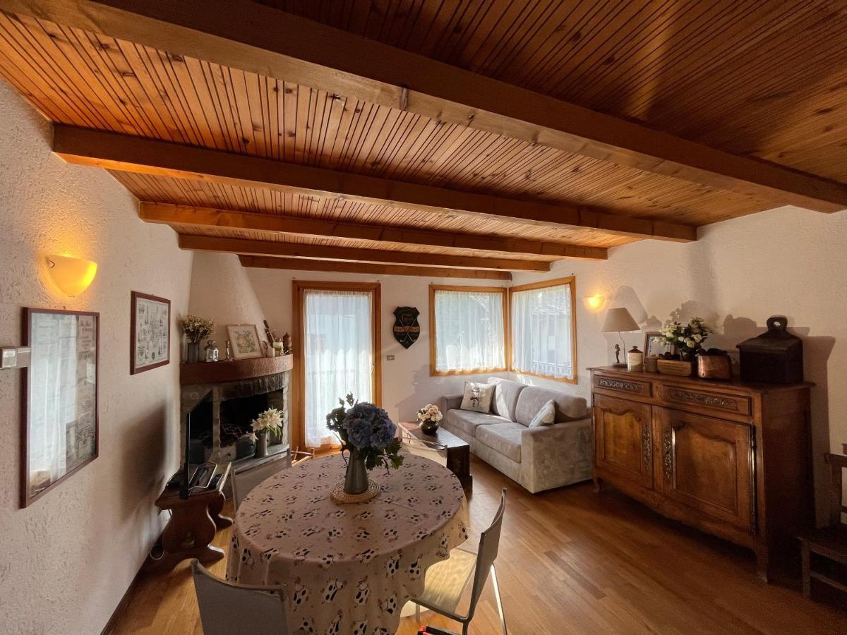 Chalet Blanc "Le Flocon" Courmayeur Luaran gambar