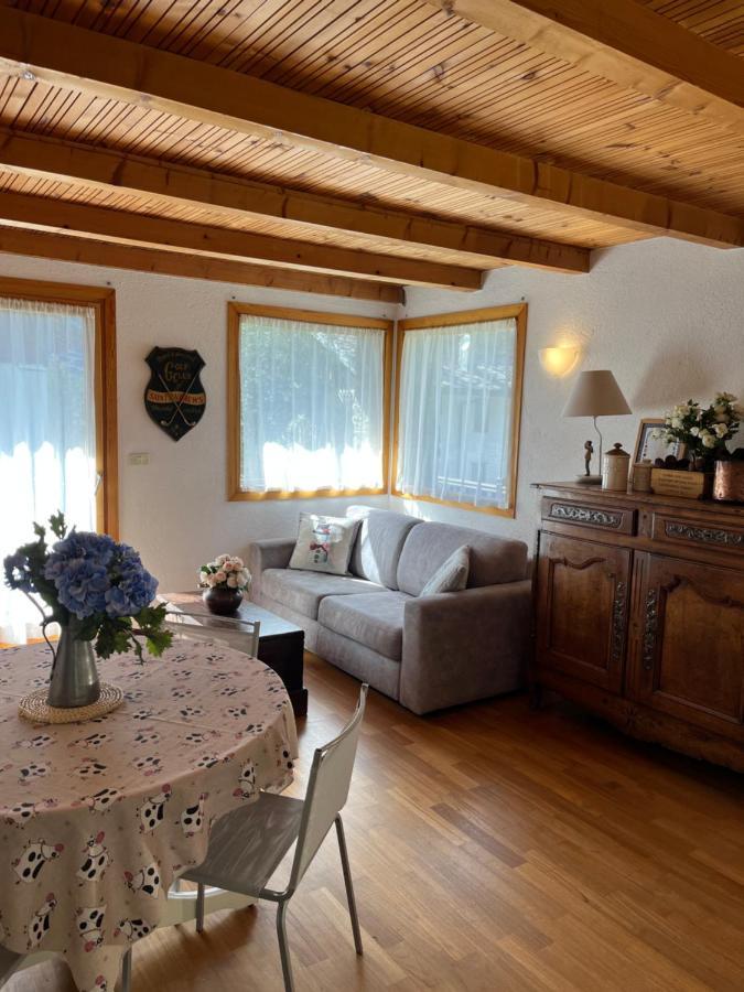 Chalet Blanc "Le Flocon" Courmayeur Luaran gambar