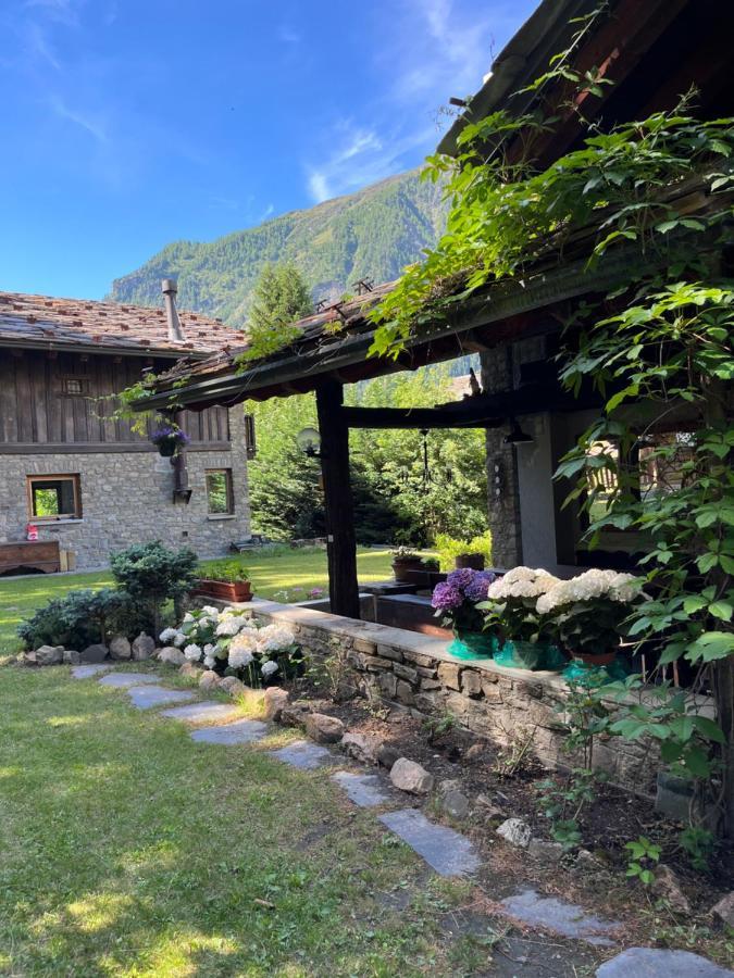 Chalet Blanc "Le Flocon" Courmayeur Luaran gambar