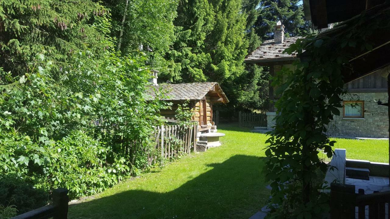 Chalet Blanc "Le Flocon" Courmayeur Luaran gambar
