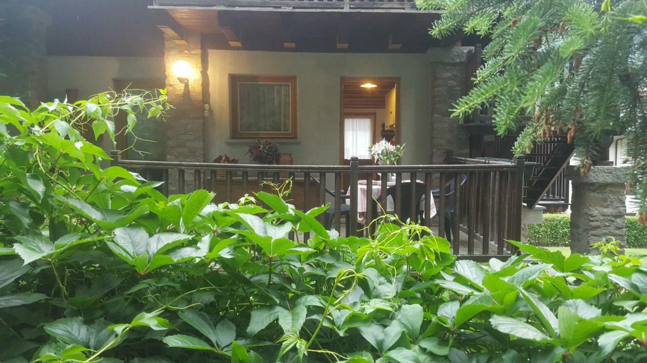 Chalet Blanc "Le Flocon" Courmayeur Luaran gambar
